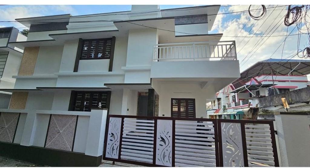 HOUSE FOR SALE IN MANJUMEL