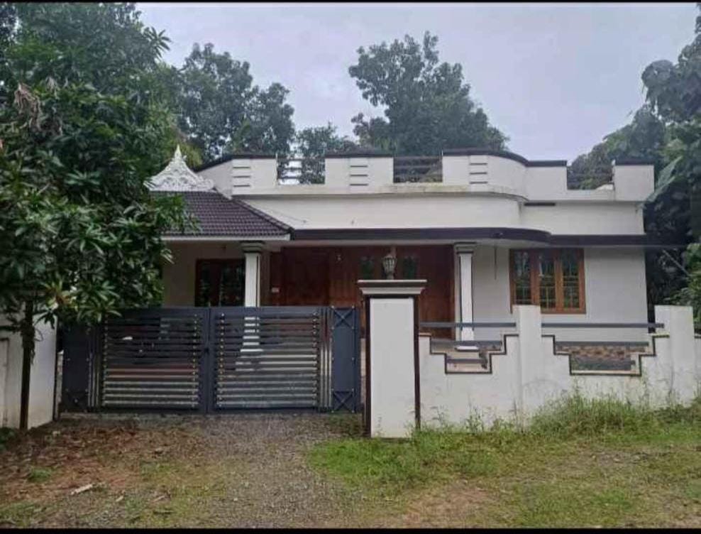 HOUSE FOR SALE IN PERUMBAVOOR