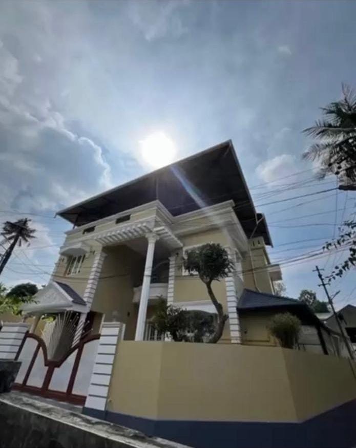 HOUSE FOR SALE IN VAZHAKKALA