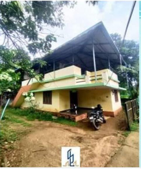 HOUSE FOR SALE IN CHIYYARATH