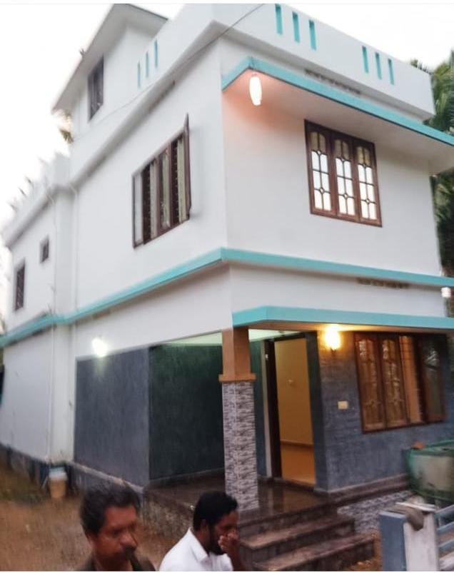 HOUSE FOR SALE IN PIRAVOM