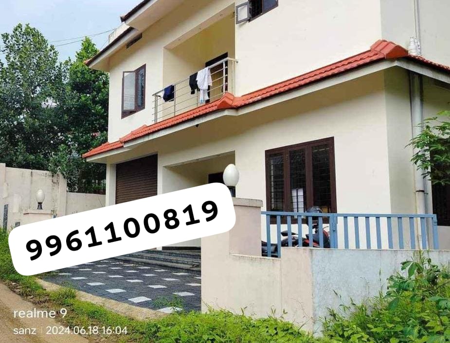 HOUSE FOR SALE IN PONKUNNAM