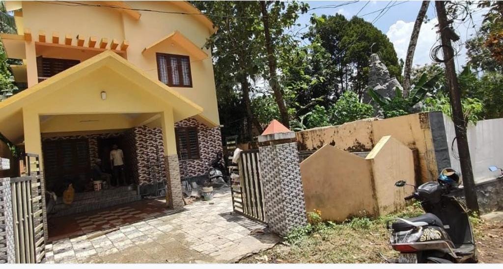 HOUSE FOR SALE IN PATHANAMTHITTA